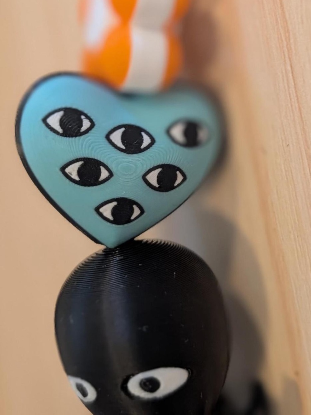 Min & Mon BLOOMOO CHARM – ORANGE + BLUE 3D PRINTED KEYCHAIN - Picture 7 of 10